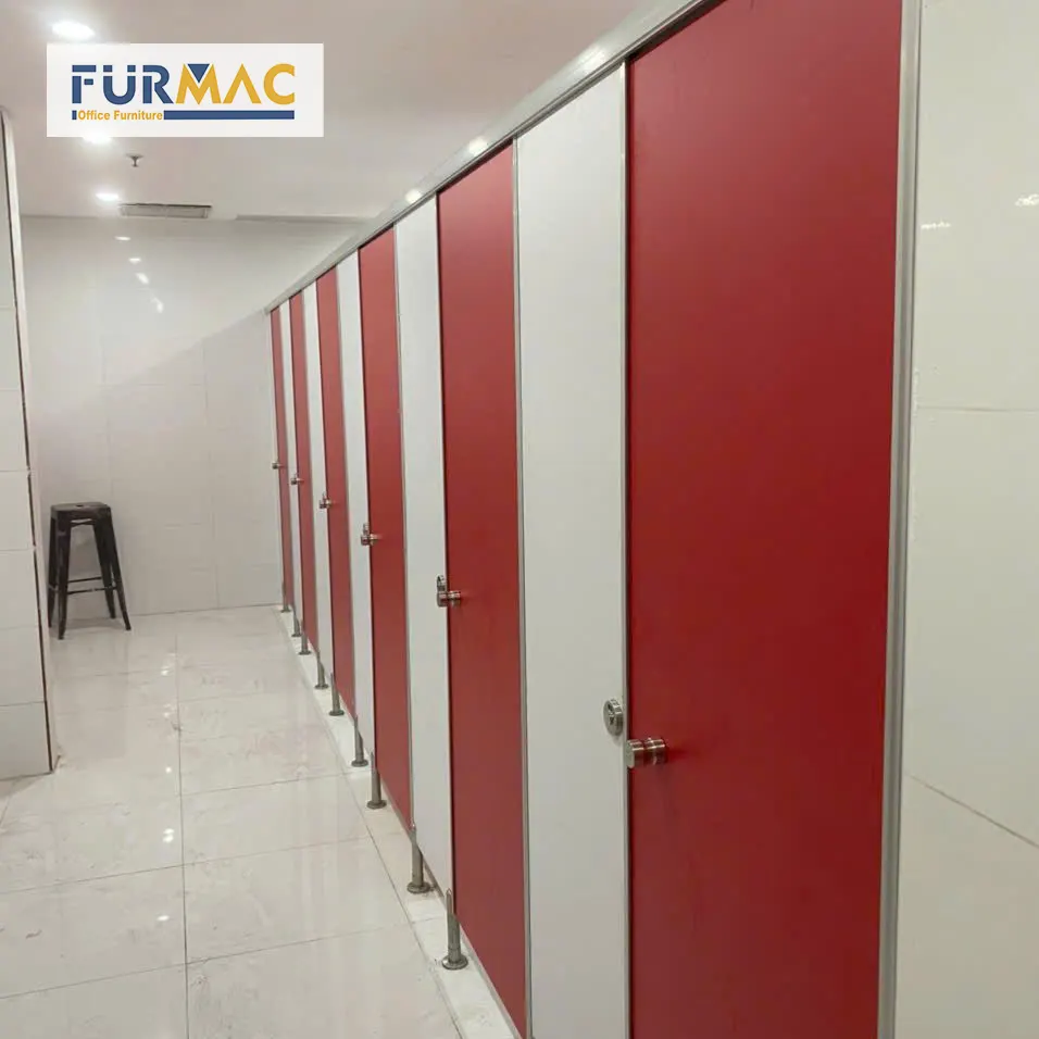 Chiều cao vách vệ sinh Composite tiêu chuẩn