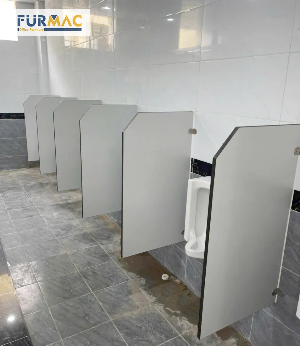 Chiều cao vách vệ sinh Composite tiêu chuẩn