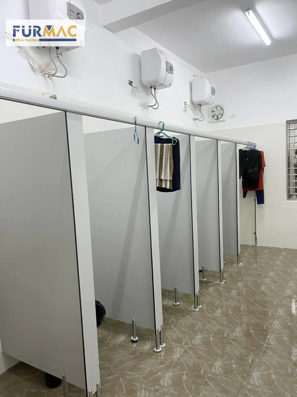 Furmac thi công vách ngăn vệ sinh tại Bắc Ninh cho nhiều nhà máy