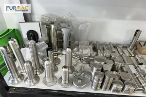 Phụ kiện vách ngăn vệ sinh inox đồng bộ