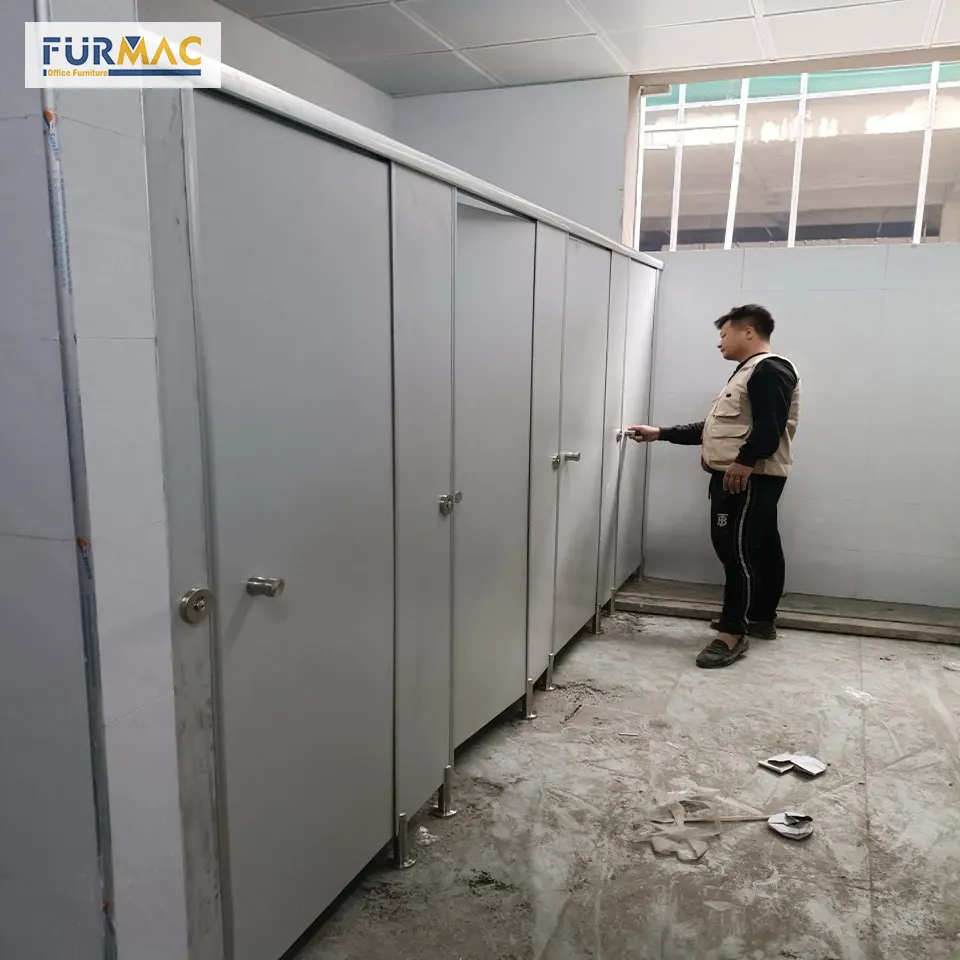 Vách ngăn vệ sinh Compact HPL chịu nước chính hãng